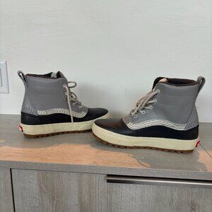 Vans Women's Standard Mid Snow MTE Winter Boots Size 8